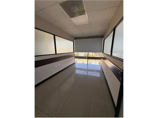 Oficina en Renta – Edificio Sixtino I, Zona 10 - 5
