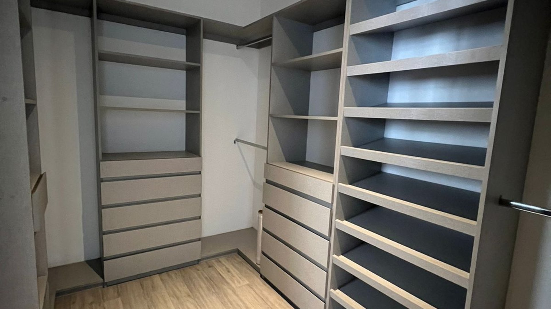 ALQUILER DE HERMOSO APARTAMENTO - LIRIOS DE CAYALÁ, ZONA 16 - Miniatura 16