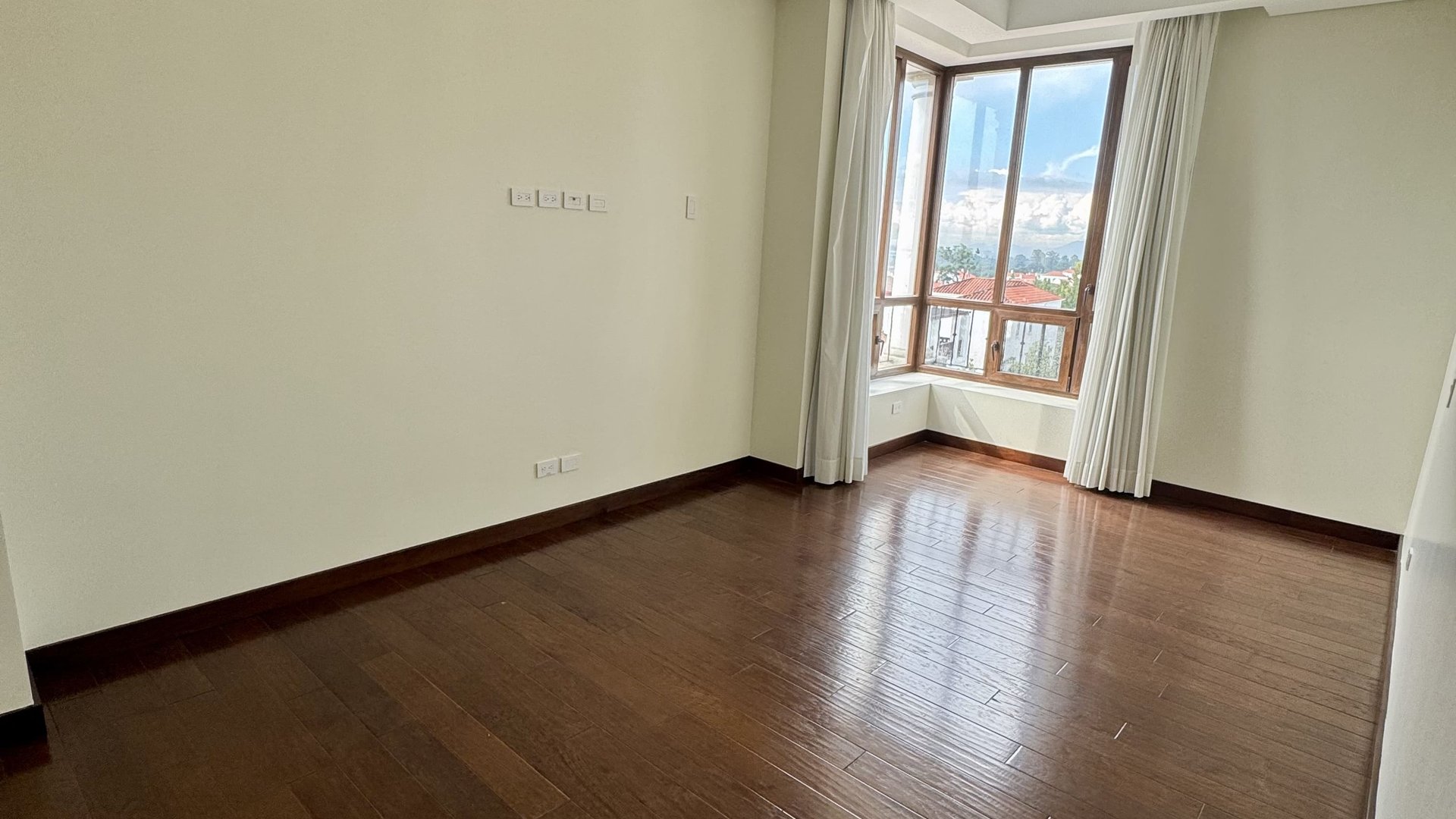 Apartamento en renta zona 16 / Ramblas de Cayalá - Image 1