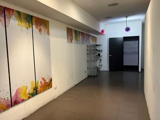 Alquilo local comercial en Pradera zona 10 - 4