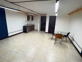 ESTUDIO / OFICINA EN RENTA – EDIFICIO A4, ZONA 4 - 2