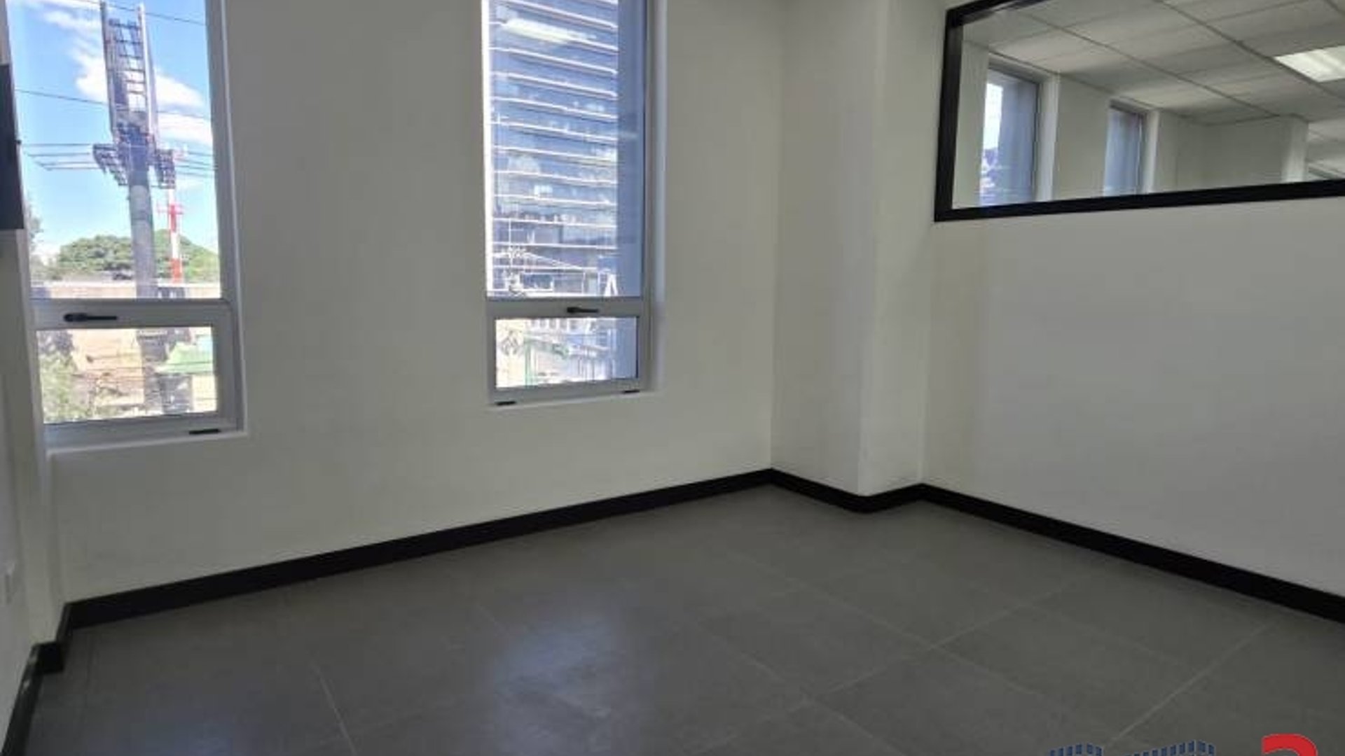 Oficina en Renta, Zona 10 (R9770) - Image 1