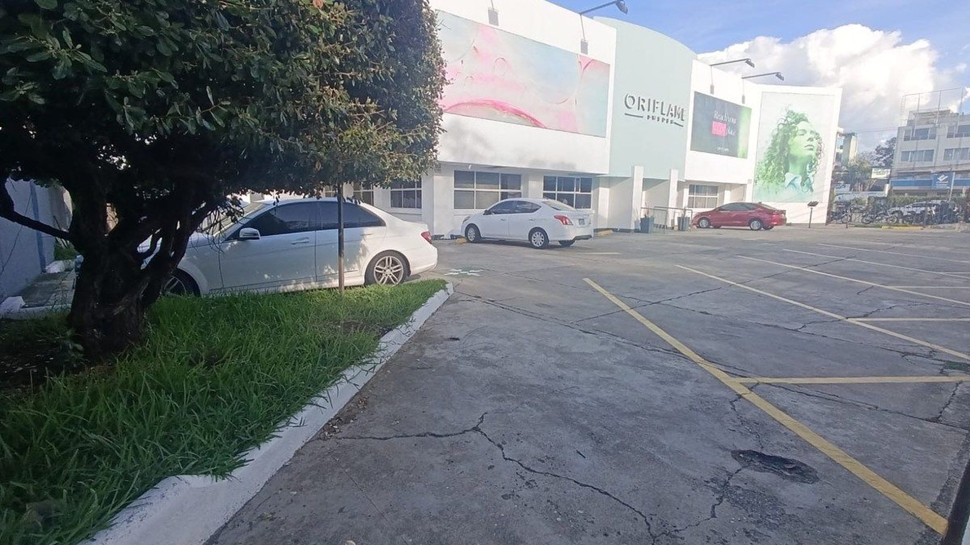 PROPIEDAD COMERCIAL EN ALQUILER – 6ª Avenida, Zona 9 - Miniatura 2