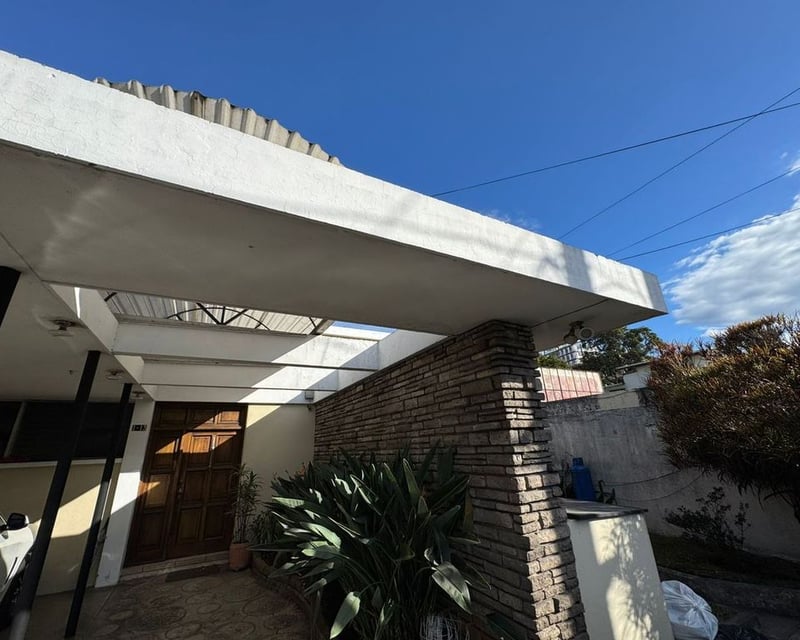 Casa en venta a pocos metros Blvd Liberación Zona 13 | Excelente inversión, no tiene POT