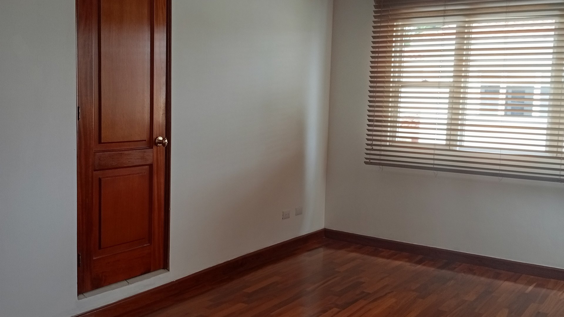 Casa en renta en condominio en zona 10 - Miniatura 10