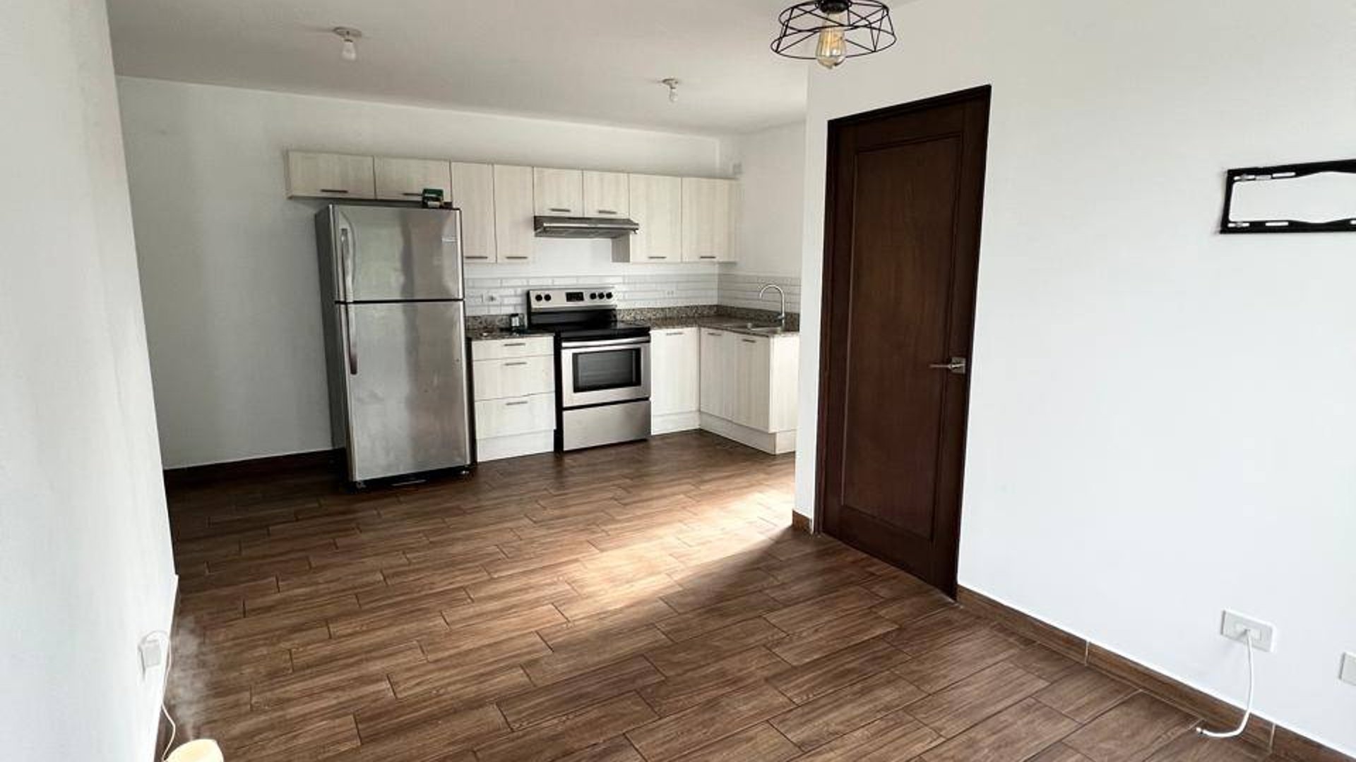 Apartamento en venta-renta en edificio Balmes 47 zona 11 - Miniatura 2
