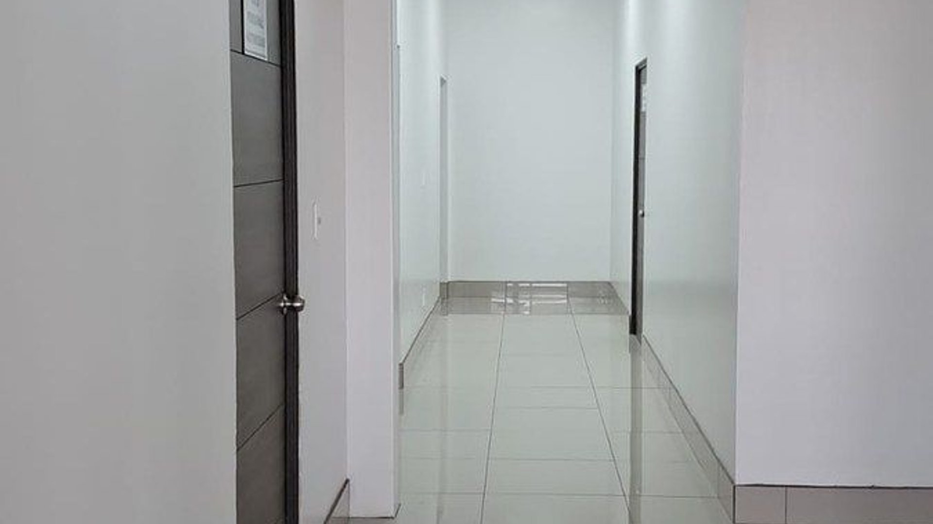 Edificio de oficinas en ALQUILER en San José Pinula - Miniatura 2