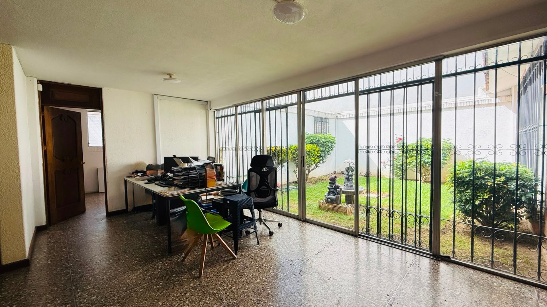 ALQUILER DE AMPLIA CASA IDEAL PARA COMERCIO U OFICINAS - ZONA 10 - Miniatura 8