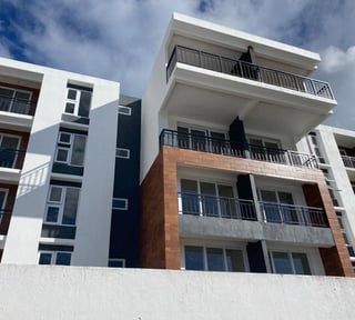 Apartamento en venta con jardín en Senderos zona 16