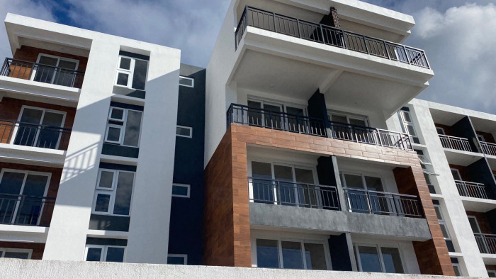 Apartamento en venta con jardín en Senderos zona 16