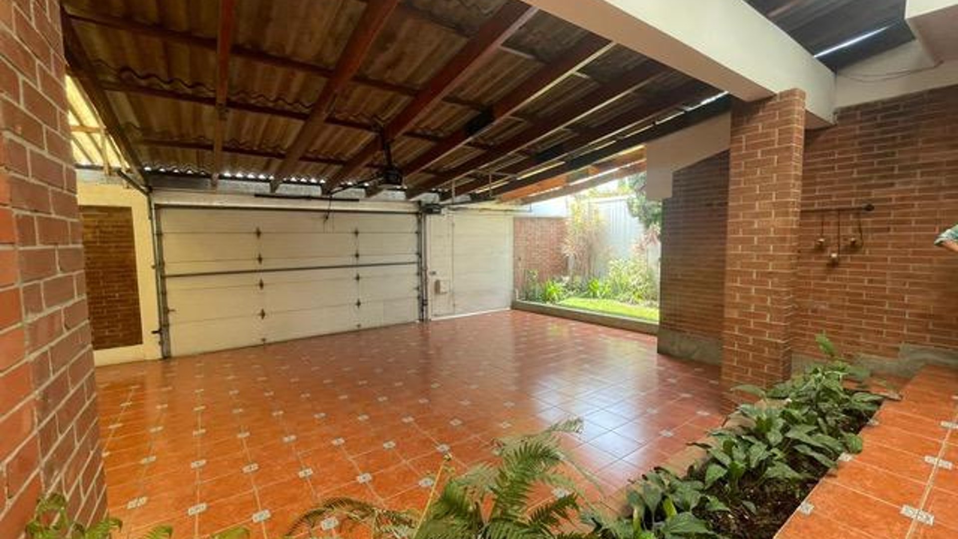 Casa de 1 Nivel en Renta, Colonia Monte María | 3 Hab y 4 Parqueos