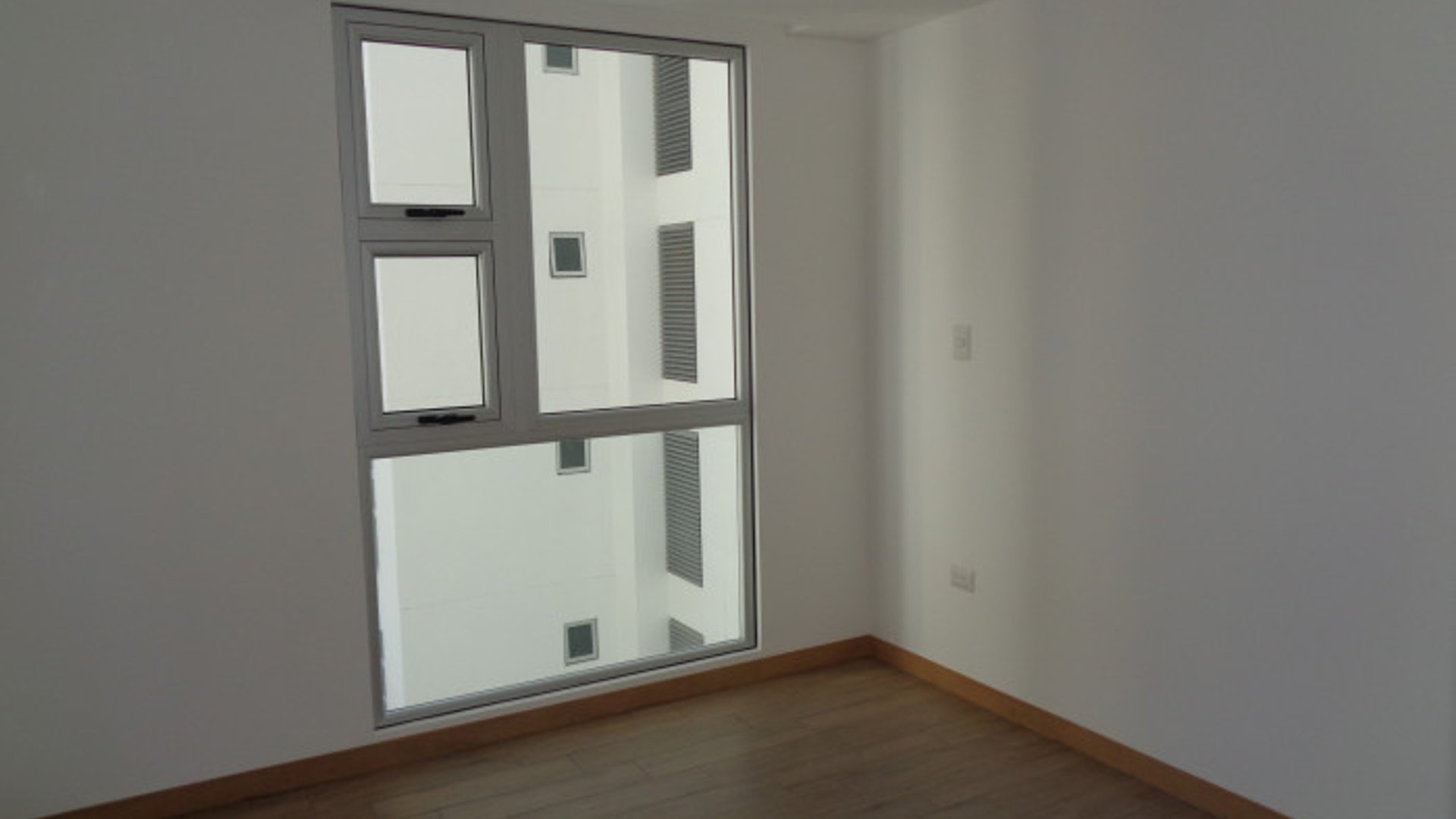 Apartamento Residencial en renta en Zona 10 - Miniatura 3