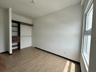 Apartamento en renta en Edificio Torrus zona 7 - 5