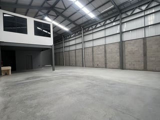 Se Renta Ofibodega Entrada a la Vas por Boca del monte Ref-6053 - 2