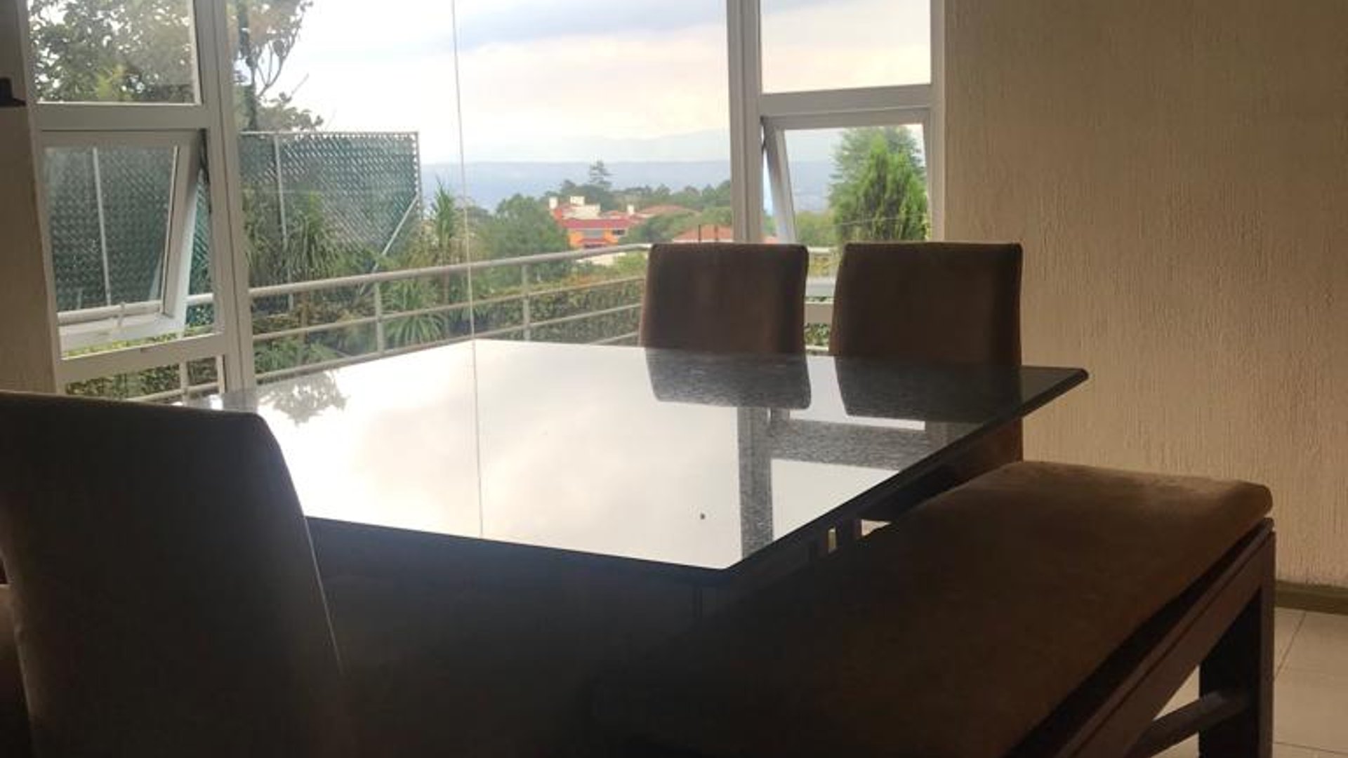  Casa en alquiler o venta en Altos de Montebello