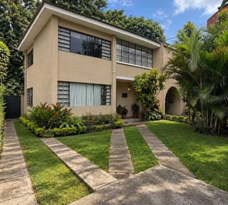CASA EN VENTA 📍 Colonia Santa Elisa, Zona 12 (Fuera de garita)
