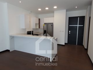 Lujoso Apartamento en Renta con jardín privado en Nogales Cayalá - 3
