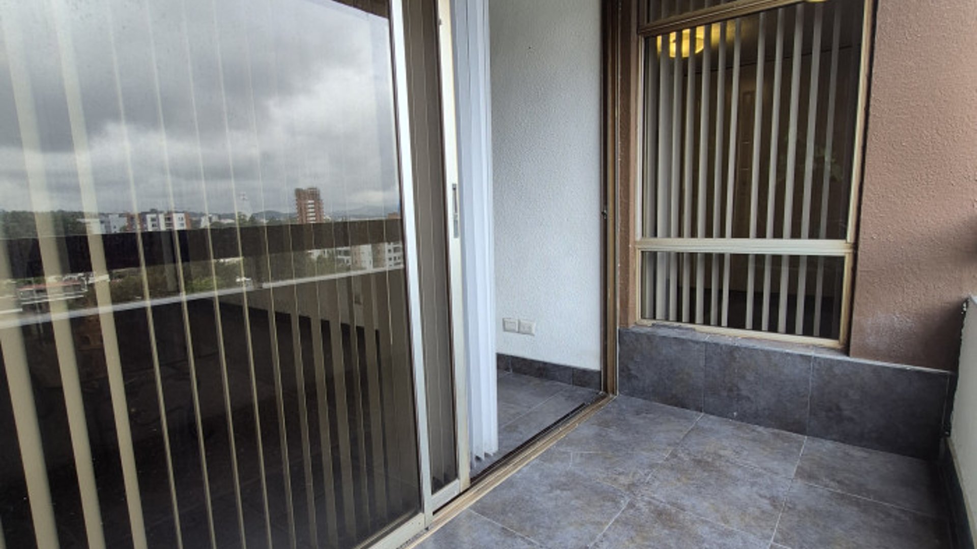 Apartamento semi amueblado renta zona 15 Vista Hermosa - Miniatura 17
