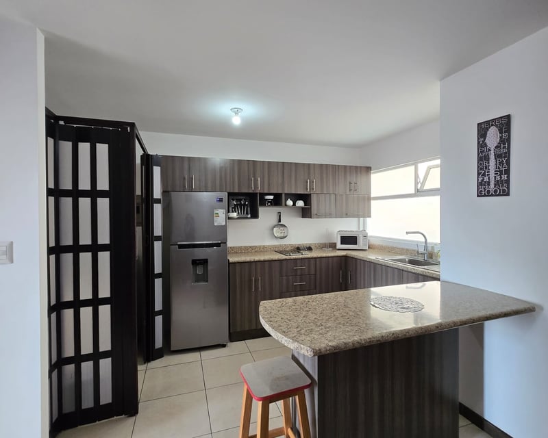 Apartamento amueblado en renta de 1 habitacion en zona 11 Ref-5578