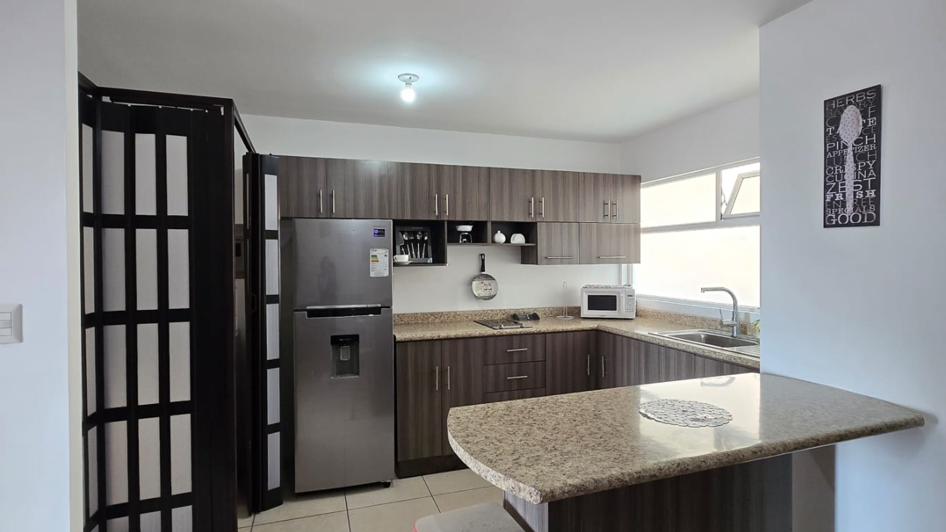 Apartamento amueblado en renta de 1 habitacion en zona 11 Ref-5578