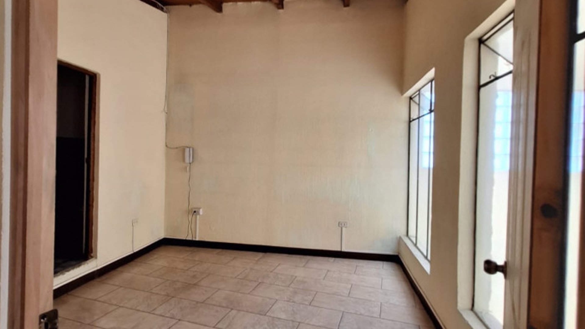 En Renta Local edificio comercial Quetzaltenango Zona 1 - Miniatura 9