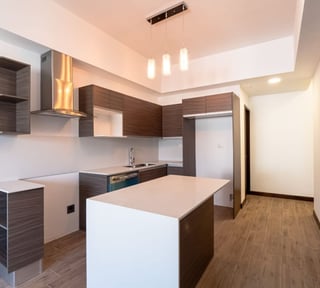 Rento apartamento en zona 10 planta baja Ref-4847