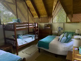 Casa, rancho y bungalows frente al río – Río Dulce - Image 19