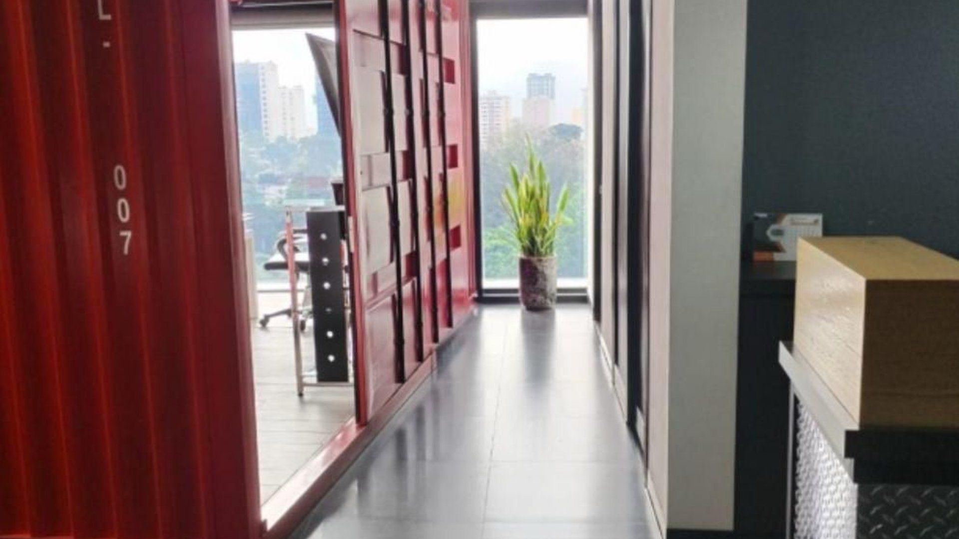 Oficina Premium Equipada de 75m² en Design Center Zona 10 - Miniatura 6