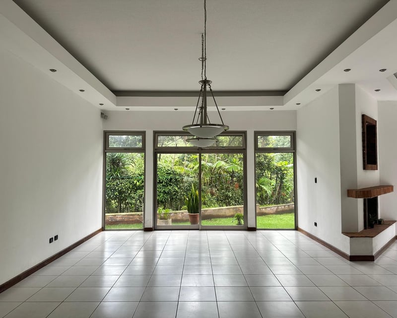 Casa Residencial en Kanajuyú, en Venta en Zona 16