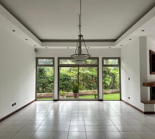 Casa Residencial en Kanajuyú, en Venta en Zona 16