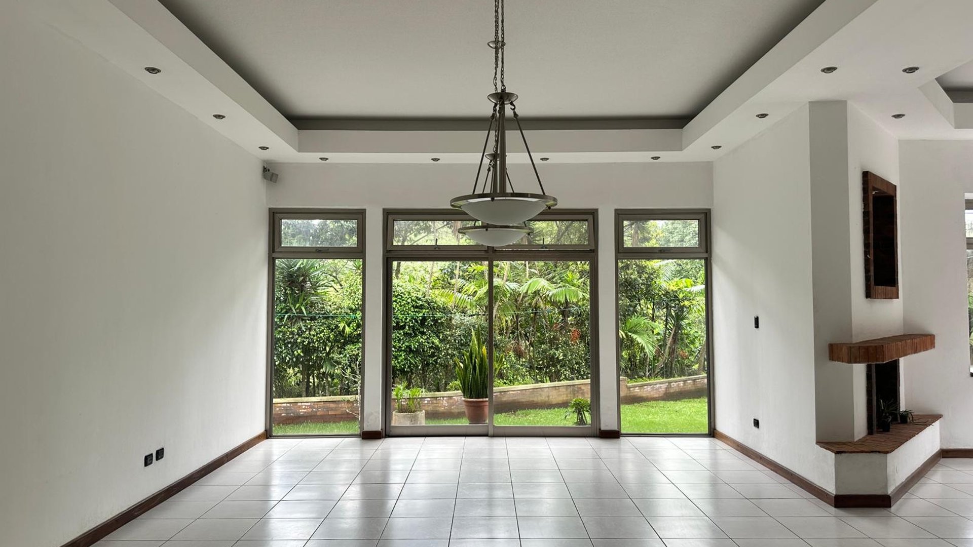 Casa Residencial en Kanajuyú, en Venta en Zona 16