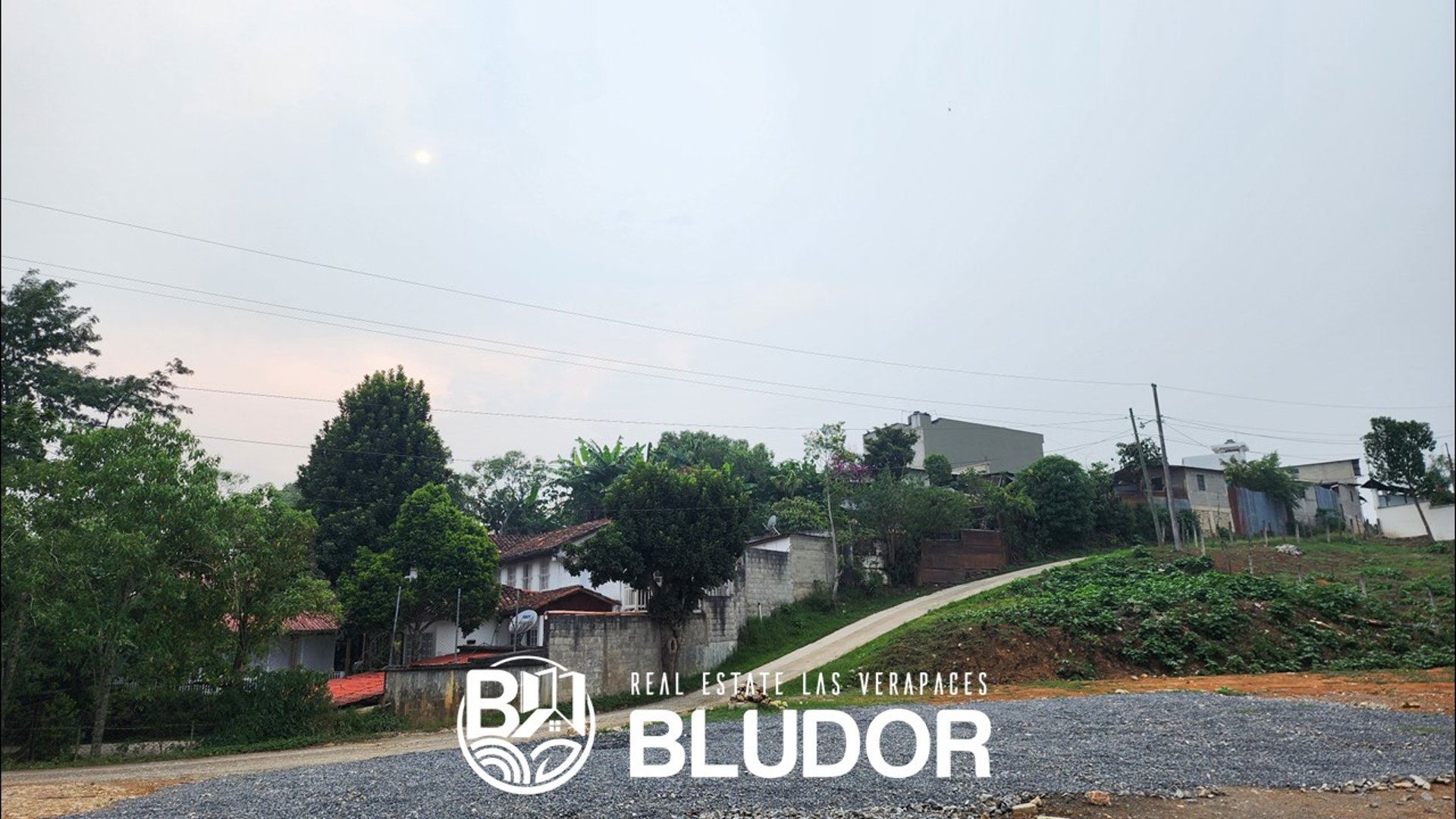 Terreno 320m² en Venta y/o Renta Zona 9 Cobán - Miniatura 3