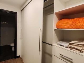 Apartamento en Alquiler  Amueblado Edificio Eon, zona 10 - Image 11