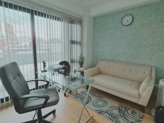 📍 OFICINA EN VENTA – 35 M² + AMUEBLADA | EDIFICIO ASCEND | ZONA 9 - 3