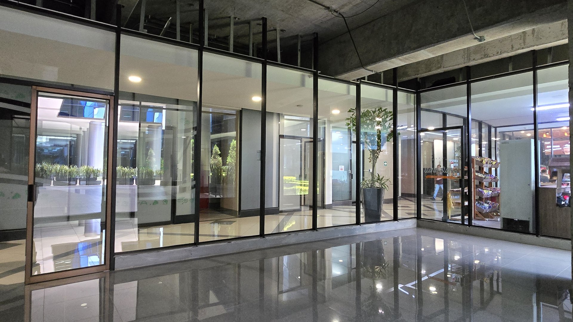 En renta Local Comercial en zona 13 Americas