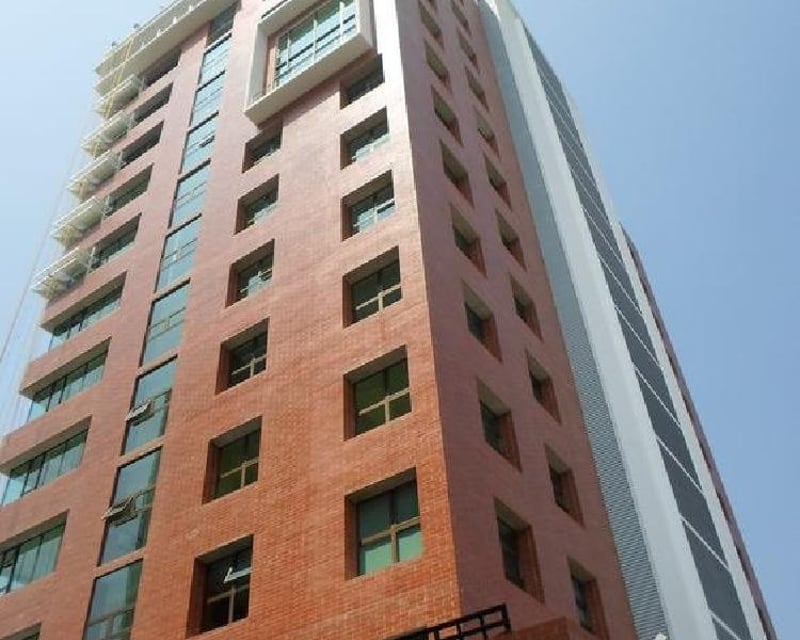 Alquilo Oficina con 83.59m2 en Zona 4 PAO-023-08-10-17