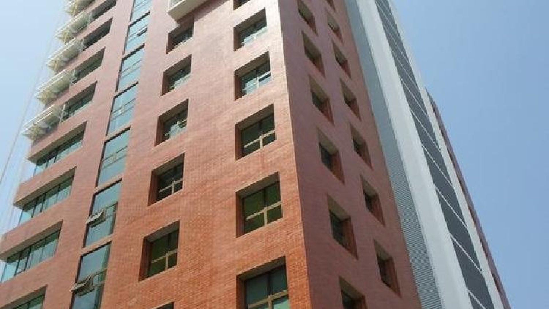 Alquilo Oficina con 83.59m2 en Zona 4 PAO-023-08-10-17