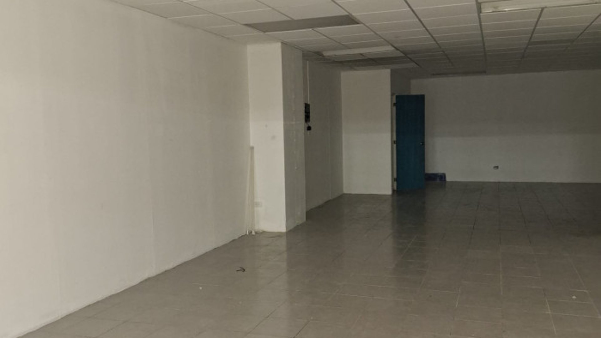 En ALQUILER LOCAL Comercial En zona 5 Centro Comercial - Miniatura 3