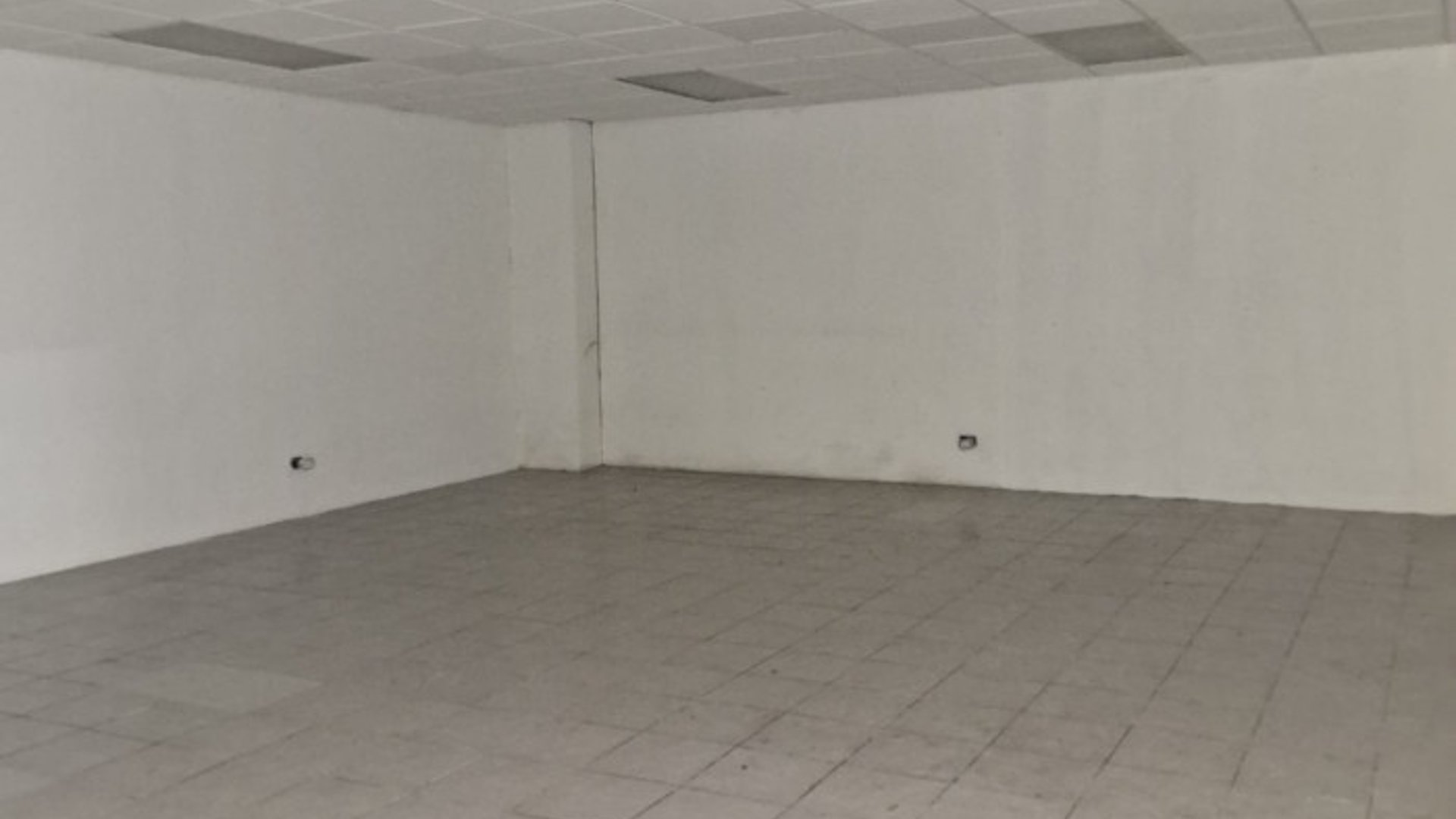 En ALQUILER LOCAL Comercial En zona 5 Centro Comercial - Miniatura 5
