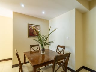 En Alquiler Apartamento amueblado en Zona 14 - 4
