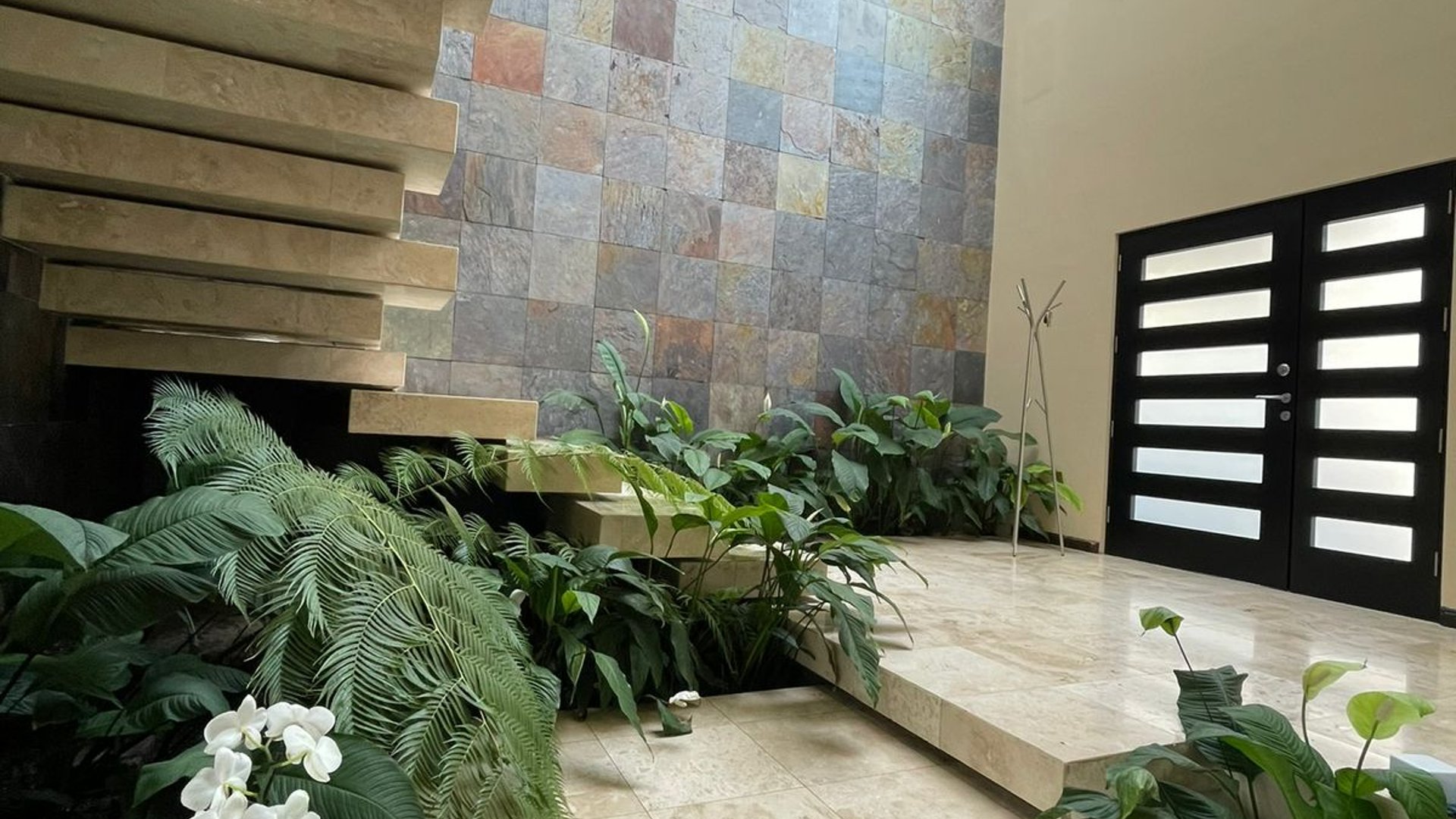 Exclusiva Casa en Renta Zona 16, Guatemala - 4 Hab.