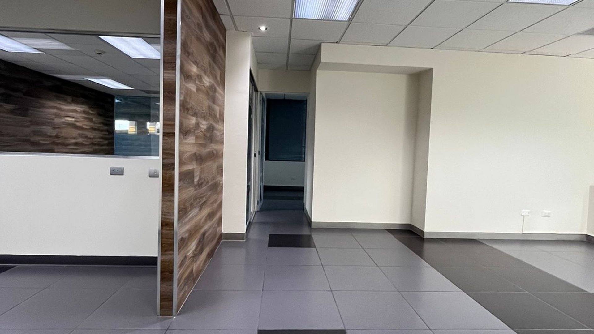 Oficina en Alquiler / Venta en Europlaza, zona 14 Guatemala - Miniatura 12