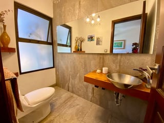 VENDO LINDA CASA EN EXCLUSIVA COLONIA en zona 11 - 4