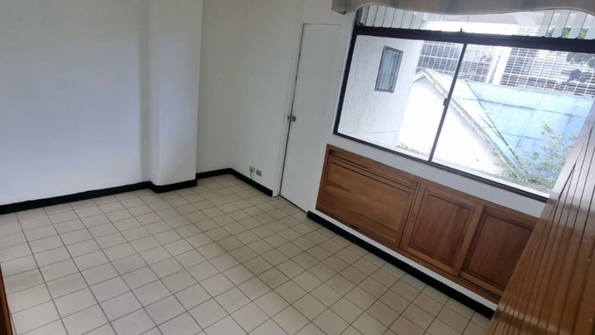 Venta Oficina Edificio 6a. Avenida Zona 9 - Miniatura 3