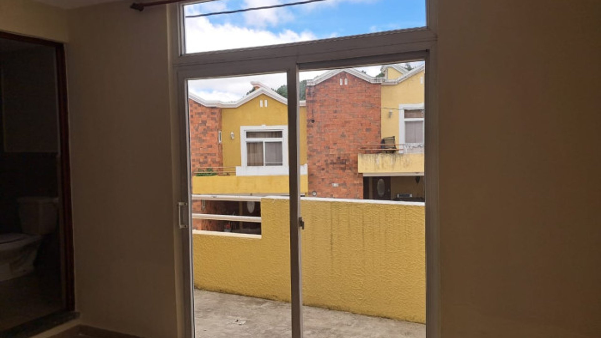 Casa en Venta Recidencial Entre Encinos Mixco - Miniatura 3