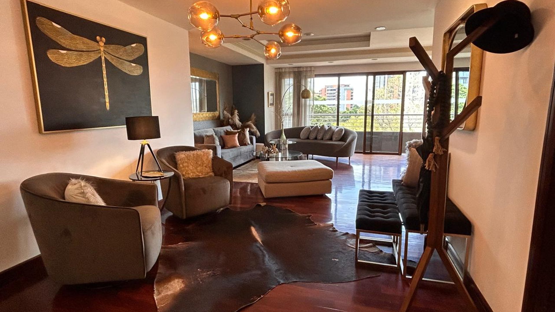 Alquilo amplio apartamento en Edificio Santa María zona 10