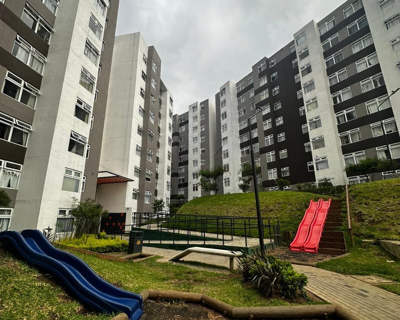Vendo Apartamento en Col. Guajitos zona 21 Aptos. Atzul