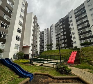 Vendo Apartamento en Col. Guajitos zona 21 Aptos. Atzul