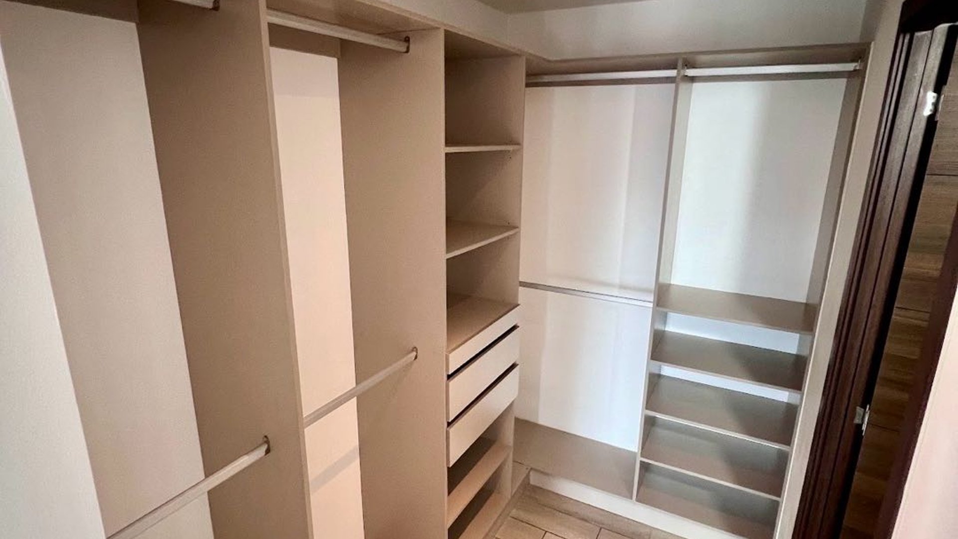 Venta apartamento 3 Dormitorios | Parque 10 Zona 10 - Miniatura 8