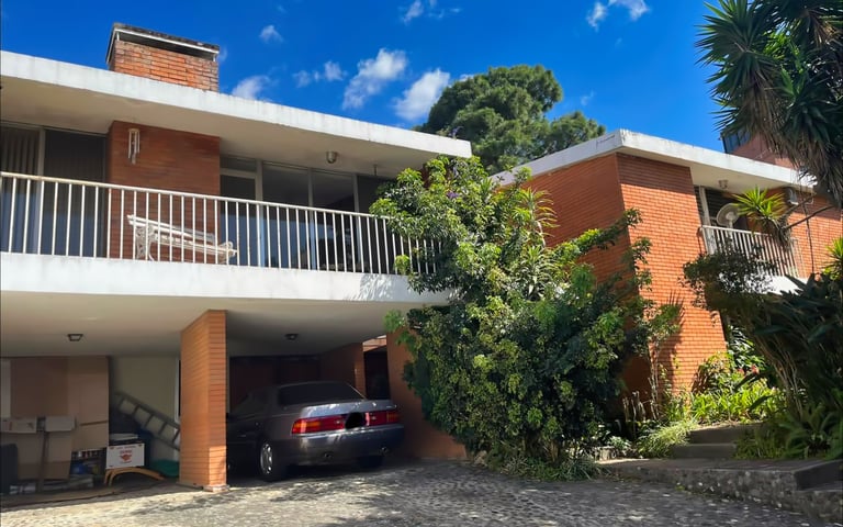 Casa en Vista Hermosa 1, Zona 15, con apartamento independiente